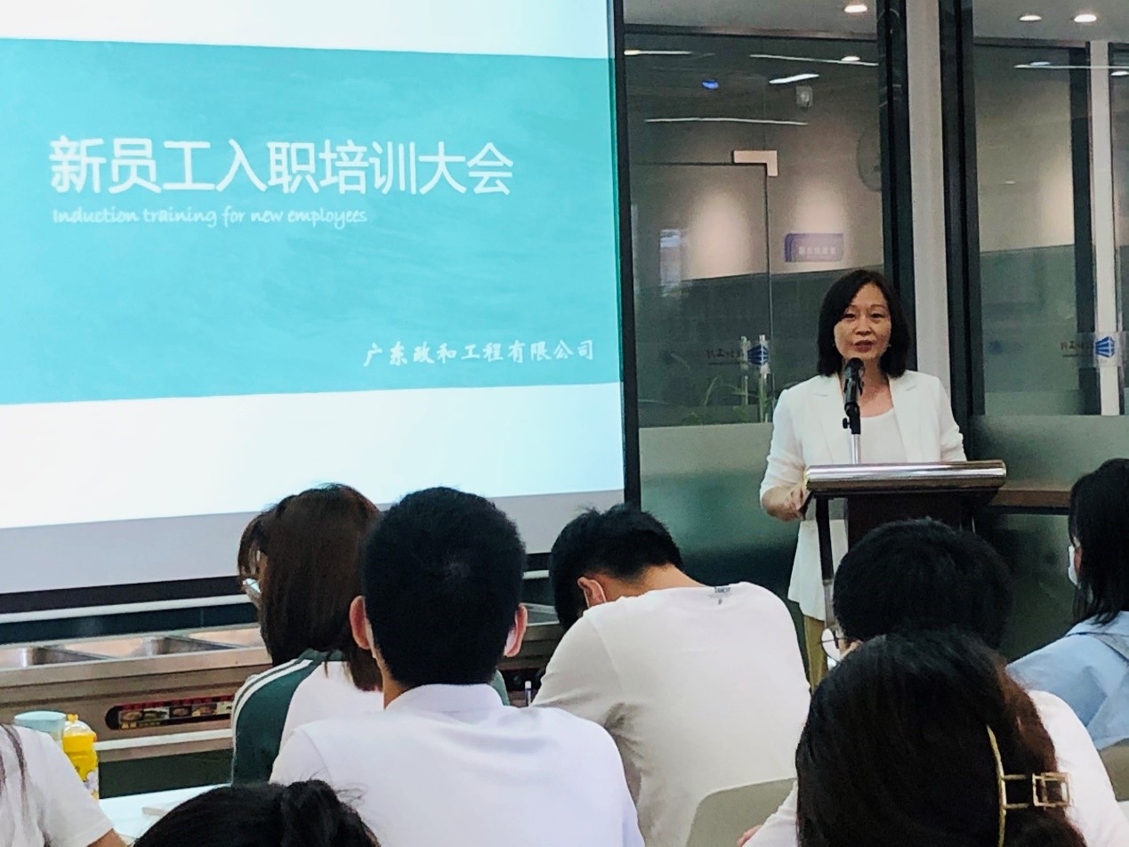 梧桐枝葉茂，引來鳳凰棲